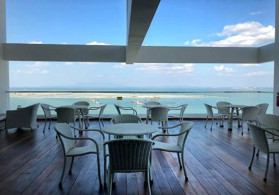New! Spacious 3Br Luxury Stay At Sunrise Gurney Georgetown 0*, George Town